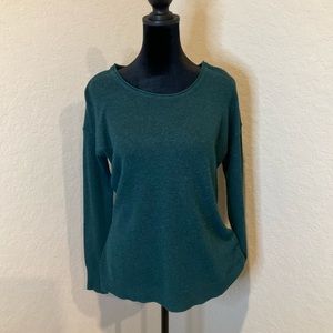 Beautiful knit sweatshirt